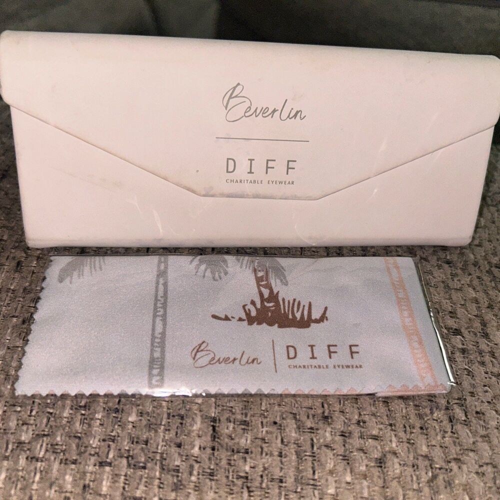 Diff Beverlin Triangle Eyeglasses Case White With Cleaning Cloth